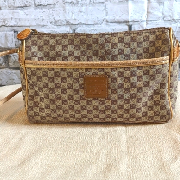 Liz Claiborne Handbags - Vntg Liz Claiborne Signature small bag